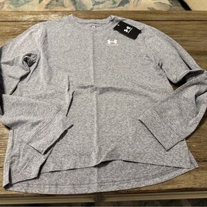 Under Armour Kids Long Sleeve Tee in Light Gray